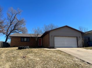 900 Diane Ct, Springfield, IL 62702