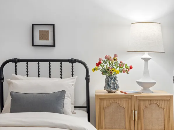 320 East 72nd Street image 14 of 17