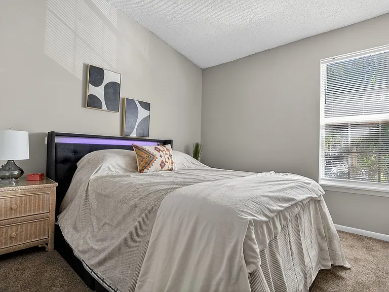 Oakwood Townhomes — Photo 9