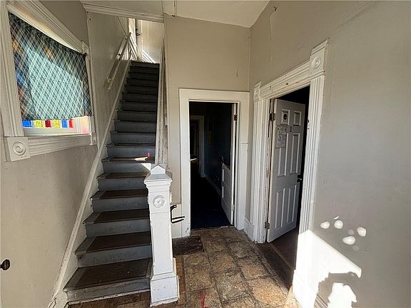 5th image of 1420 W 37th Ave