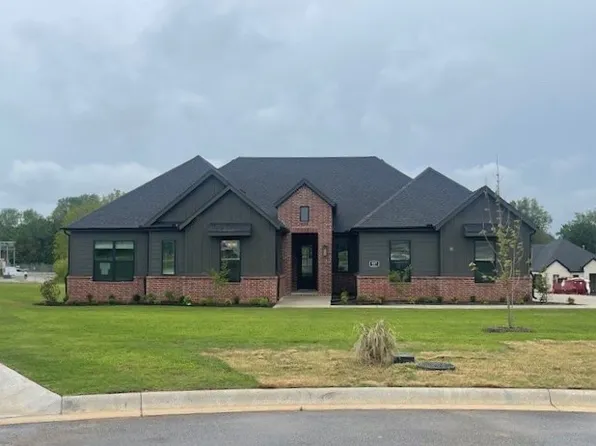 987 Noah St, Fayetteville, AR 72703