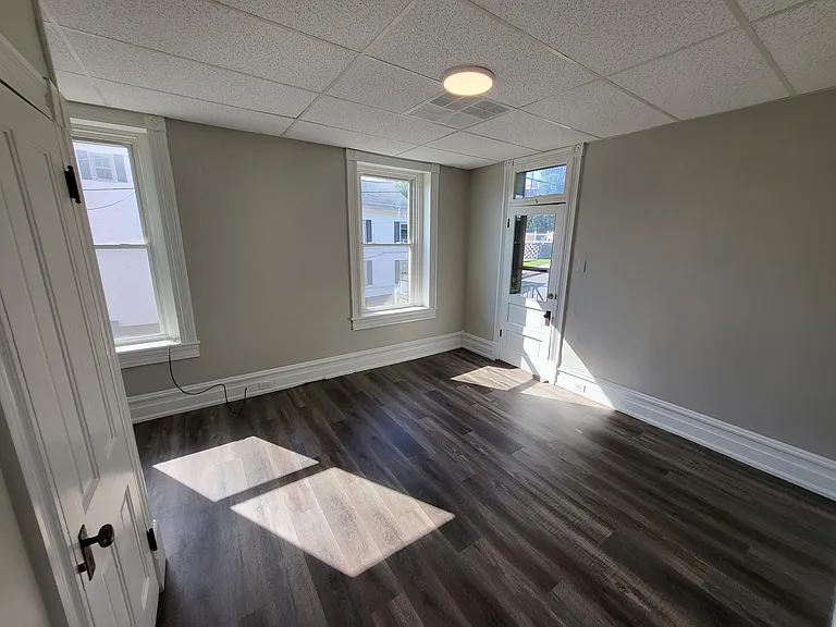 201 E Market St #2R — Photo 17