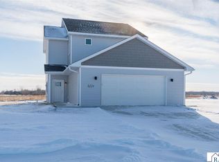 3221 Bassett Dr, Mankato, MN 56001