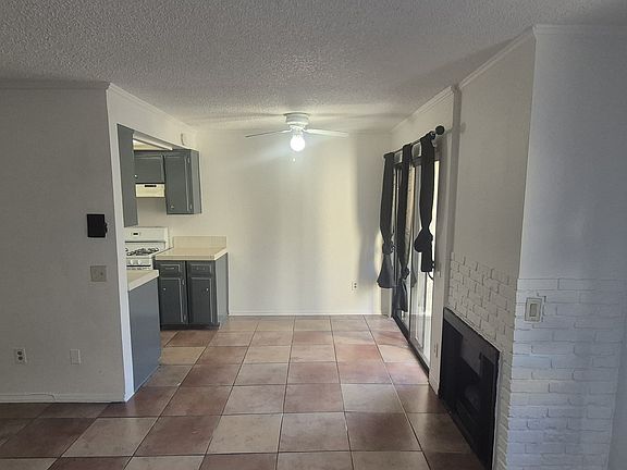 4th image of 9047 Langdon Ave Unit 28