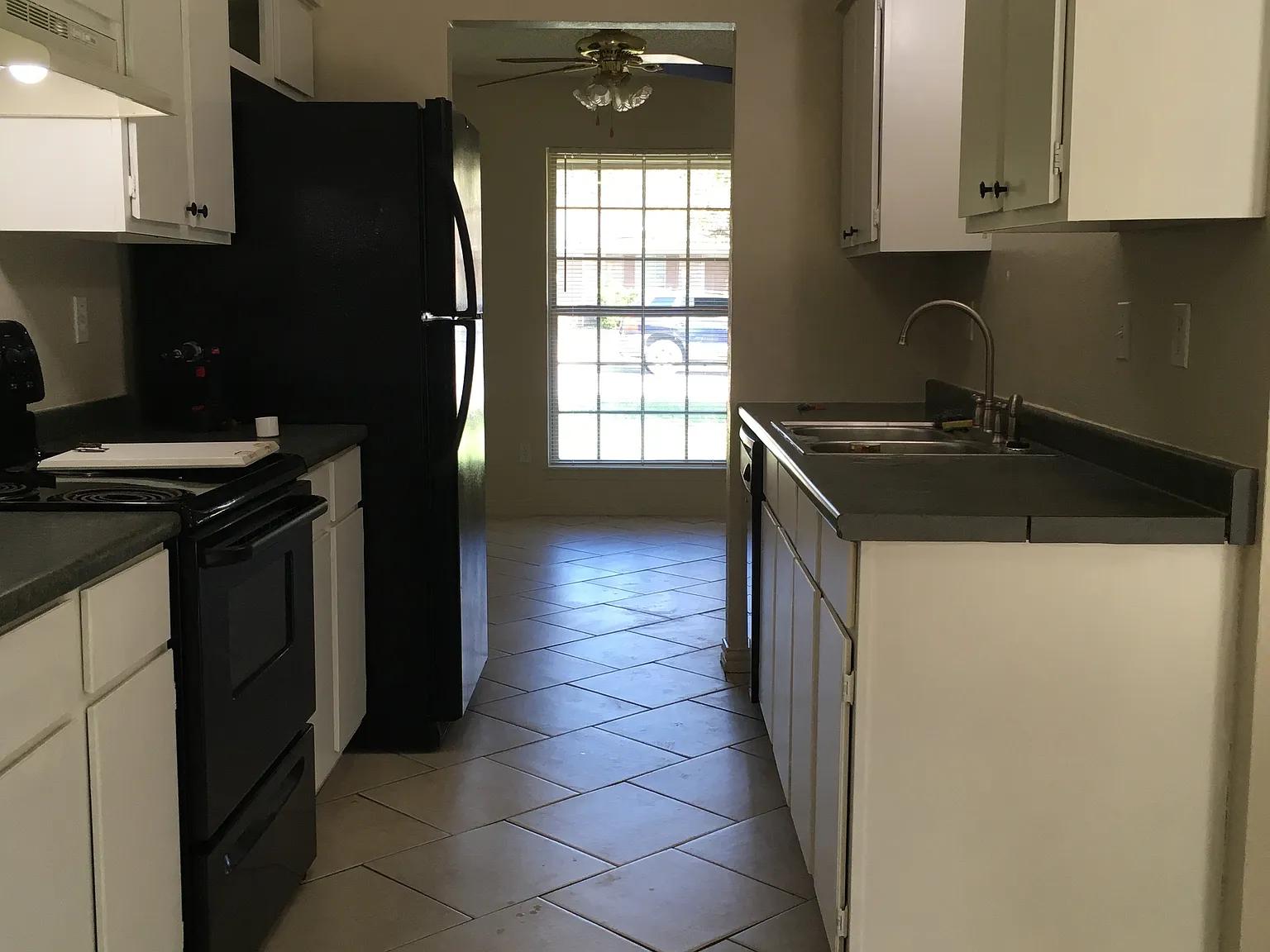 3 bed, 1.5 bath, 1209 sqft, $1,820 — Photo 4