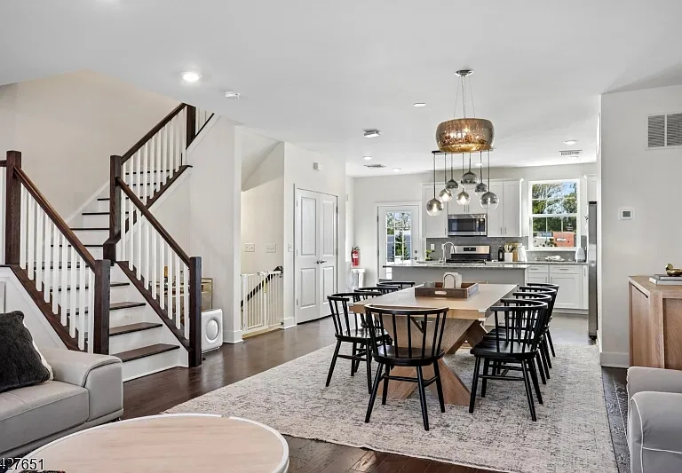 26 Colgate Dr — Photo 1