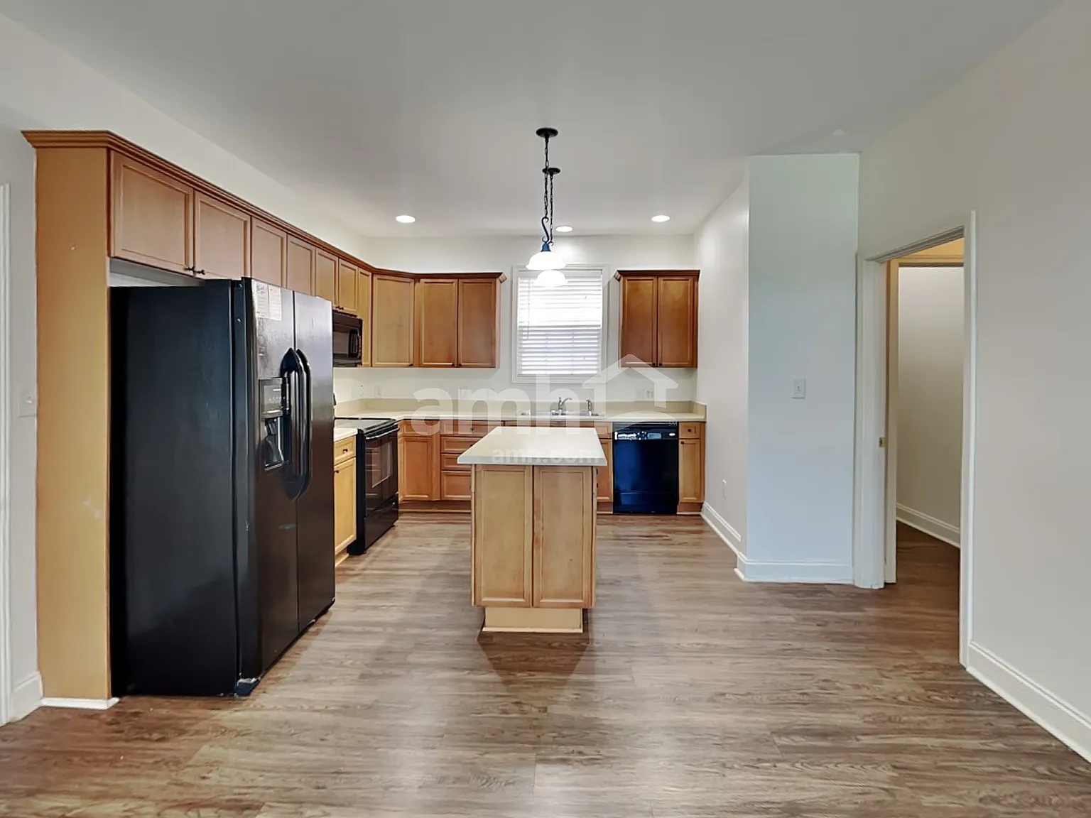 3 bed, 2.5 bath, 1920 sqft, $2,300 — Photo 4
