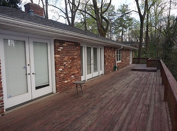 deck spans width of house