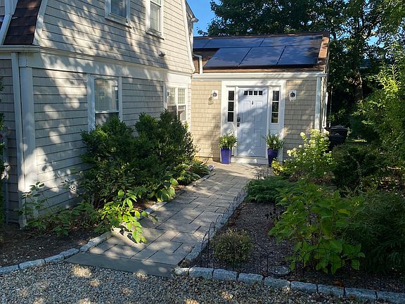Side entrance to mudroom