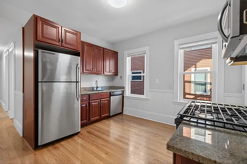17 Chelmsford St Photo 1