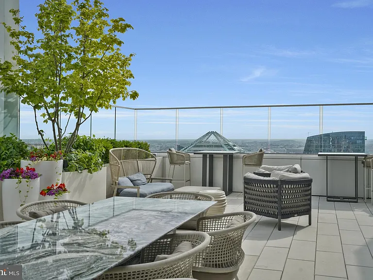 1781 N Pierce St #406 — Photo 40