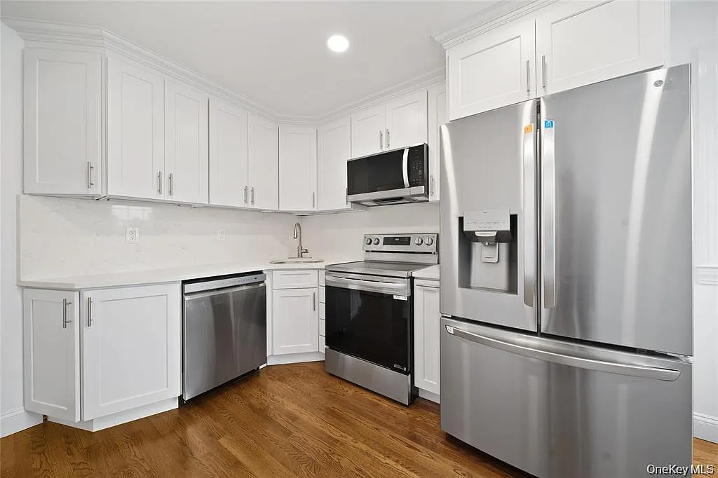 2 bed, 1.0 bath, 900 sqft, $4,200 — Photo 4