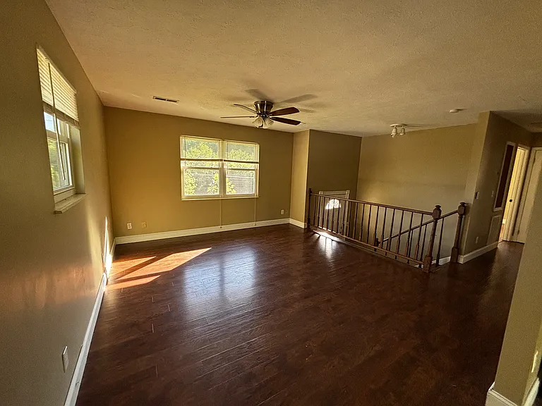 204 Windsor Ln — Photo 12