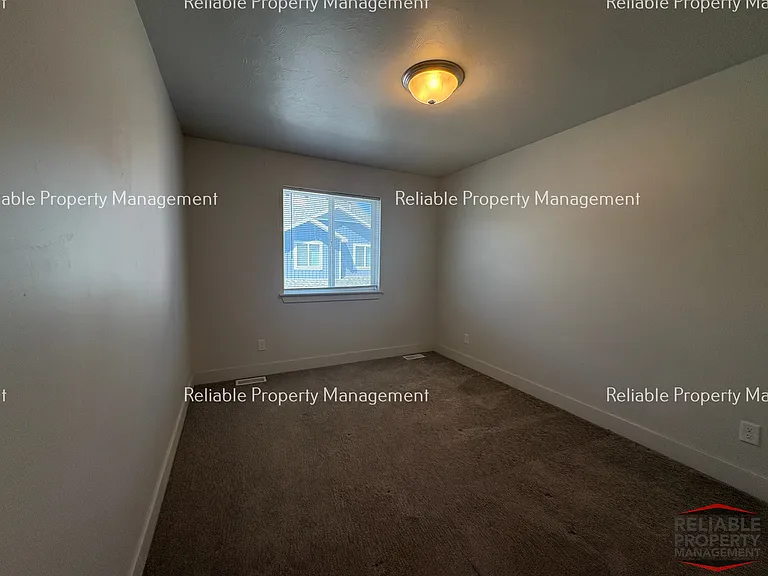 144 S Emery Ln — Photo 15