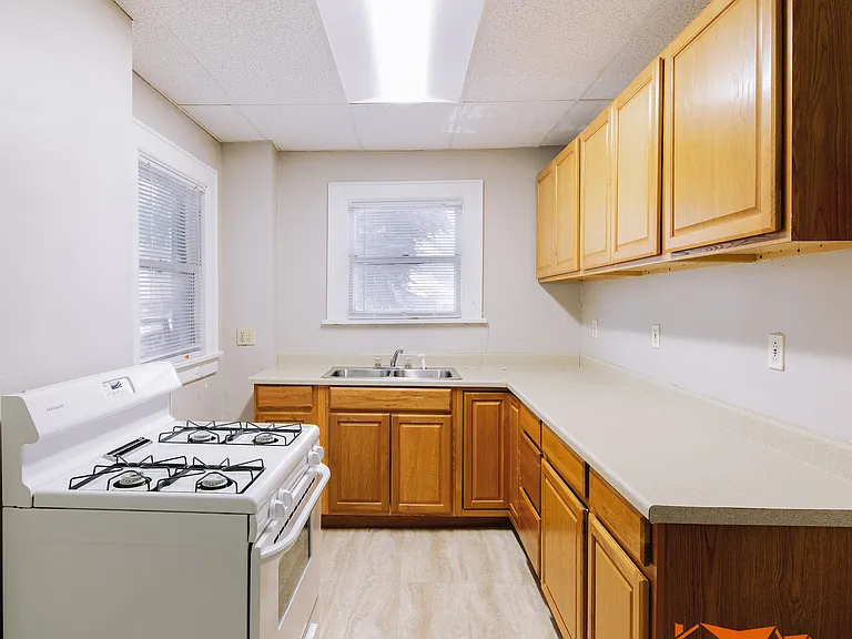 1638 Indianola Ave — Photo 5