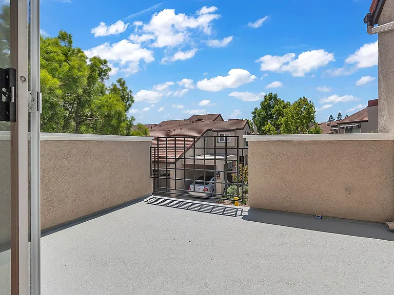 89 Stanford Ct — Photo 20