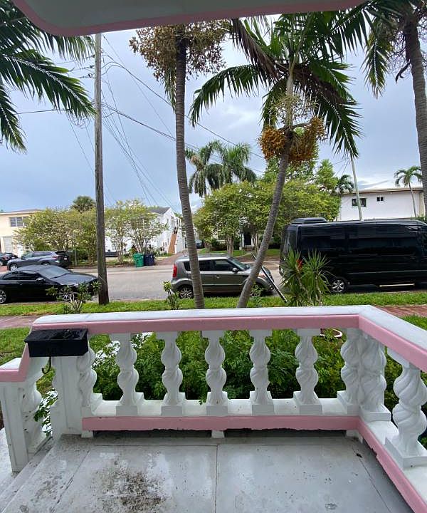 1st image of 841 W 40th St #5
