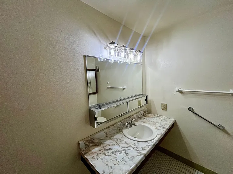 619 Laurel Ct — Photo 13