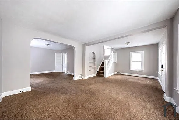 5 bed, 1454 sqft, $1,600 — Photo 2