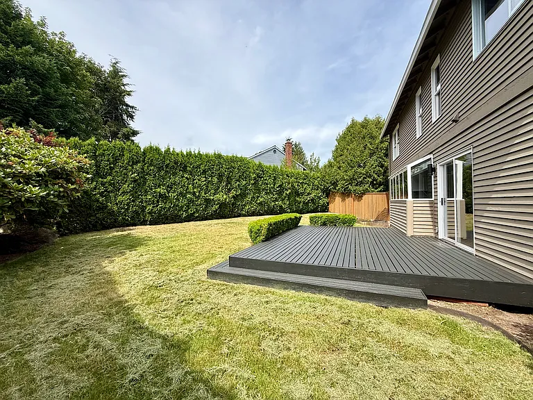 17417 SE 46th Pl — Photo 37
