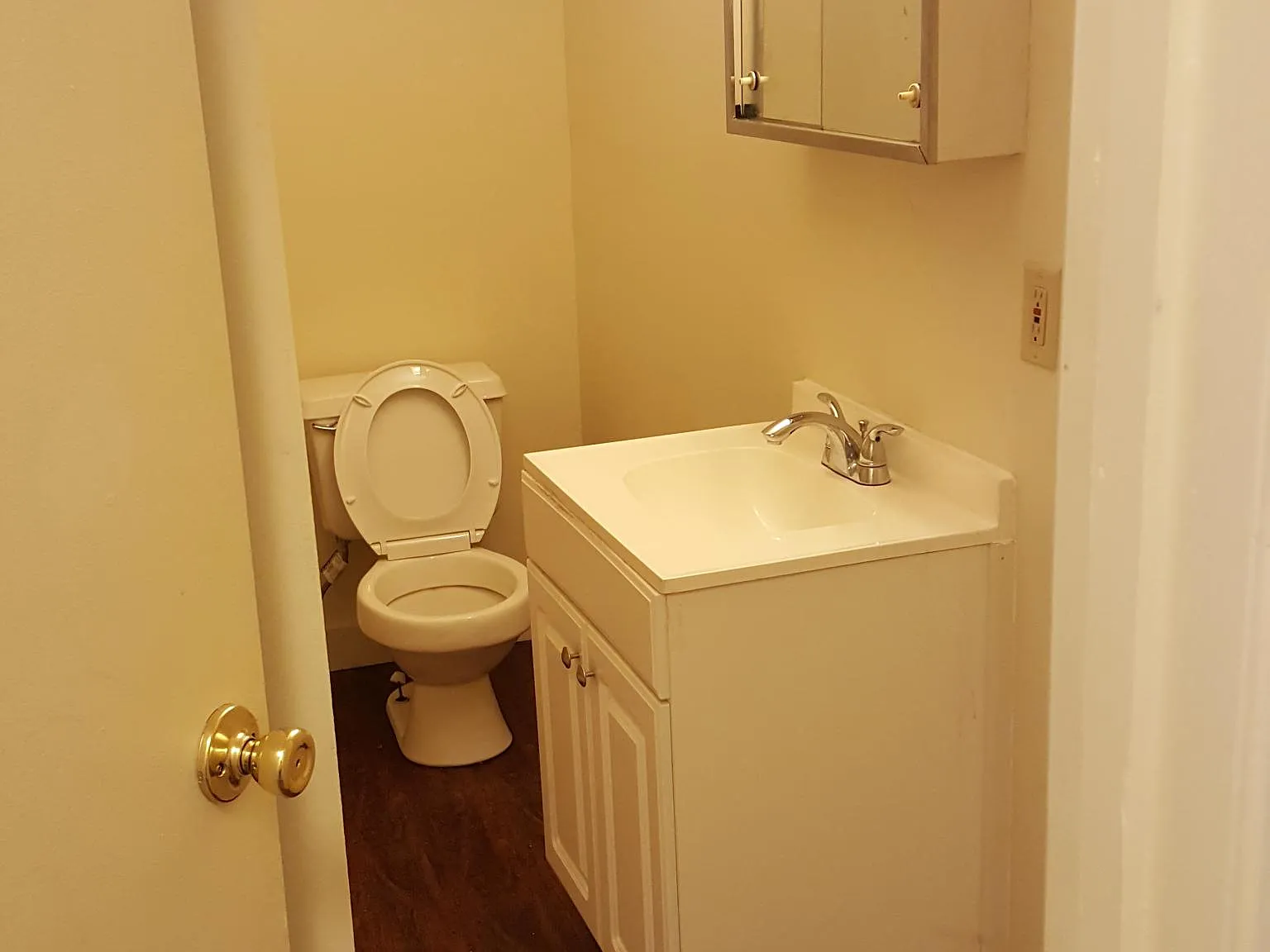 2 bed, 1000 sqft, $975 — Photo 2