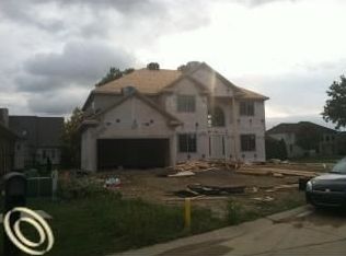 45278 Pentwater Dr, Macomb, MI 48044