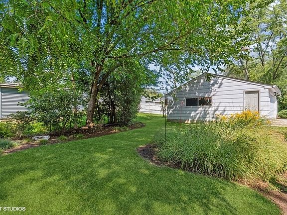 4th image of 3426 Greenbriar Dr