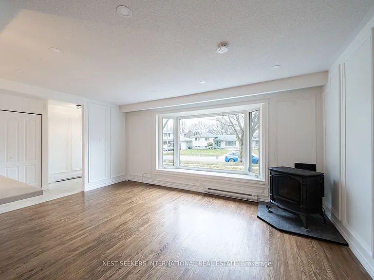 24 Thorncrest Rd — Photo 7