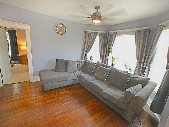 4th image of 611 6th Ave