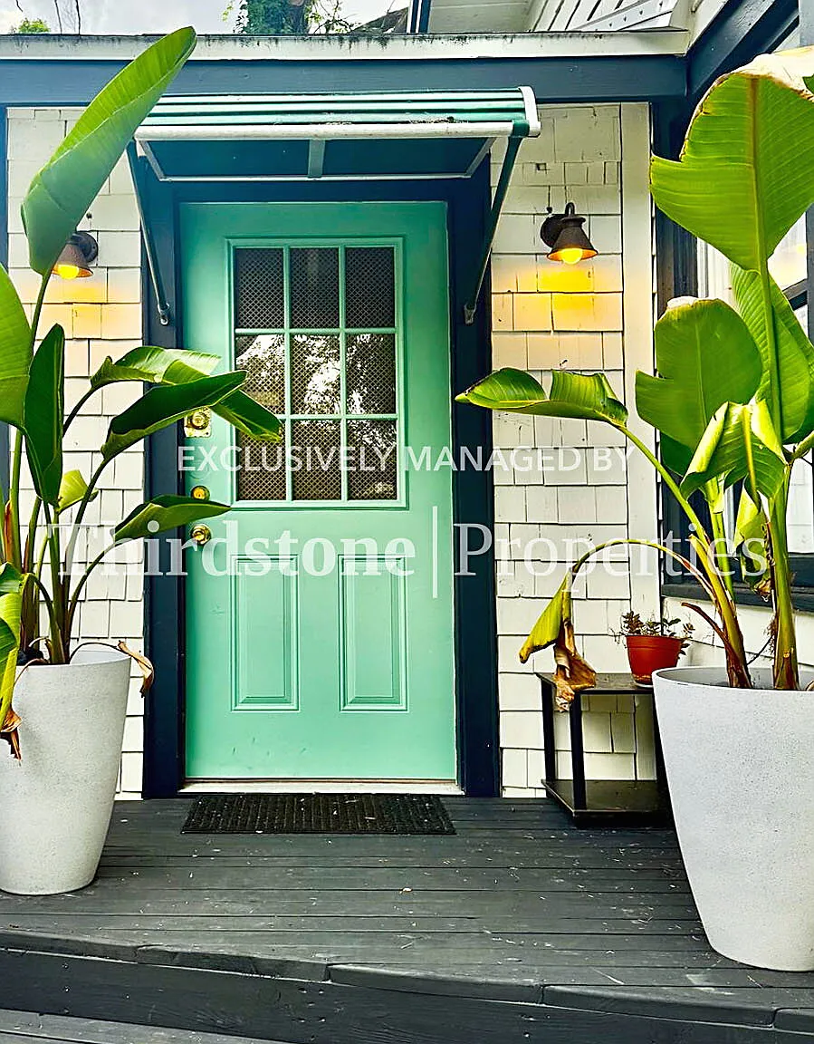 2518 Dellwood Ave — Photo 1