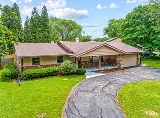 815 Oakmont Pl, Rockford, IL 61107