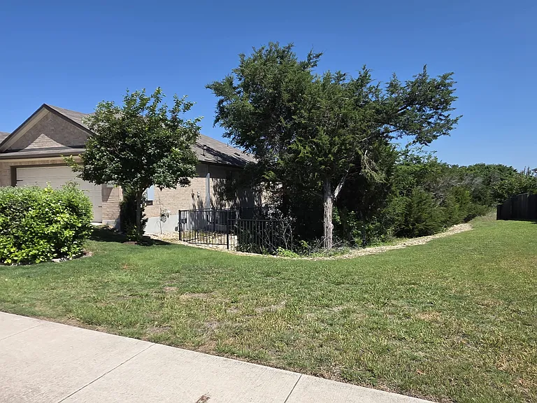 1609 Gerald Ln — Photo 4