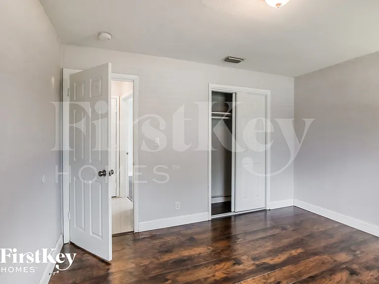 2550 NE 8th Ave — Photo 11