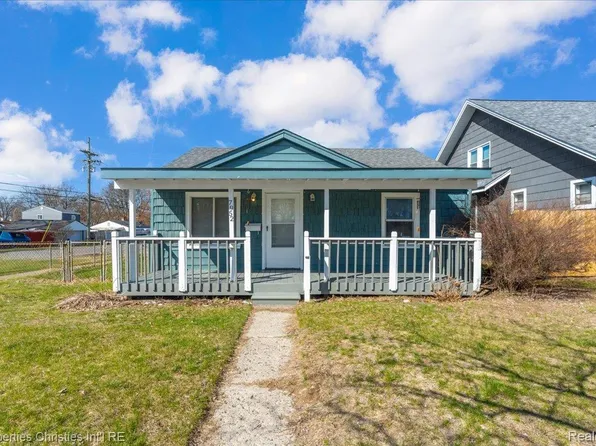 7952 Robert St, Taylor, MI 48180
