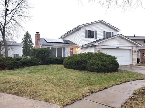 7 Blue Jay Ct, Woodridge, IL 60517