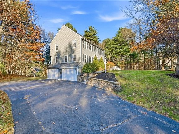 3rd image of 33 First Parish Ln