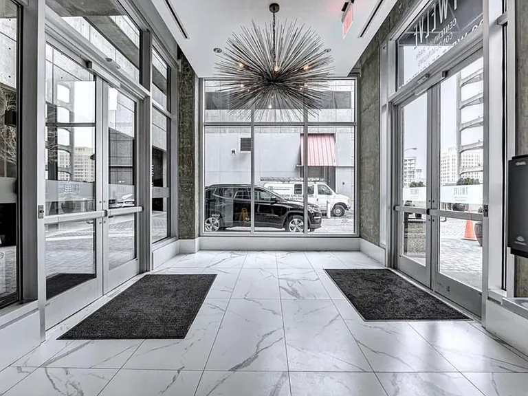 400 W Peachtree St NW — Photo 11