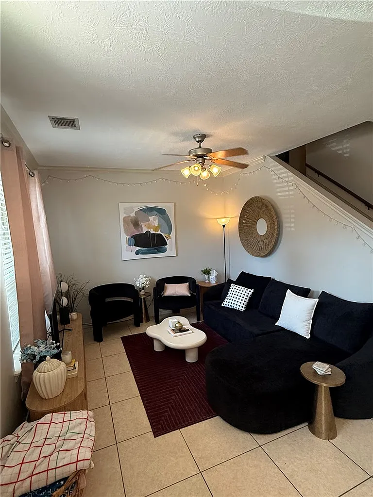 4 bed, 1496 sqft, $775 — Photo 3