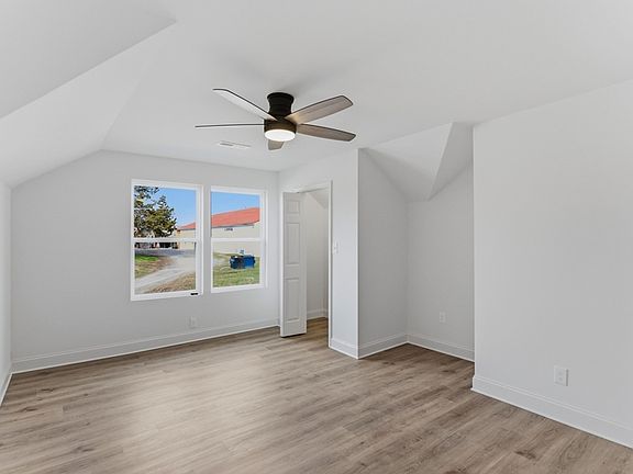 5th image of 2303 Parkview Ave #201