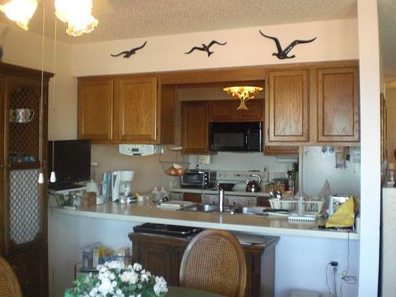 KITCHEN WITH PASS THROUGH TO DINING ROOM