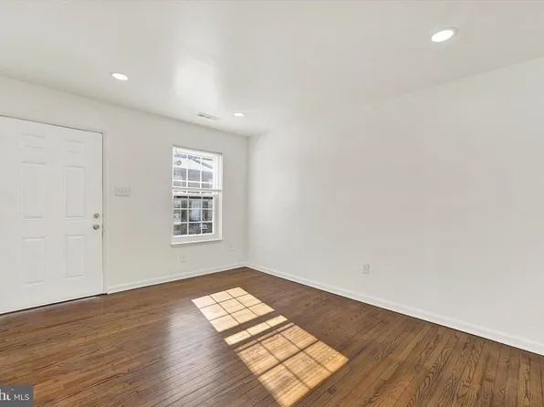 541 W Diamond Ave #22, Gaithersburg, MD 20877