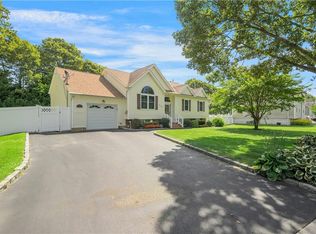 201 Rollstone Ave, West Sayville, NY 11796