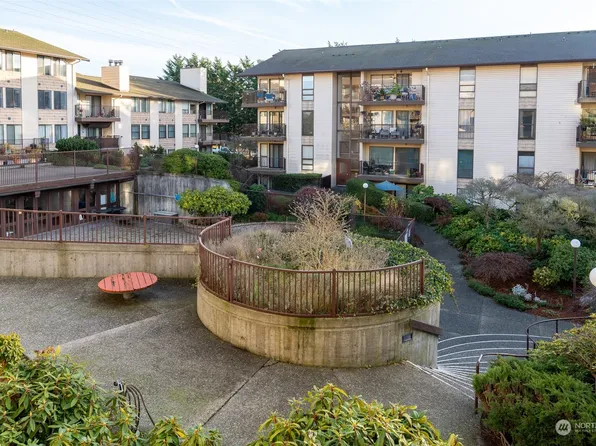 13229 Linden Avenue N #B306, Seattle, WA 98133