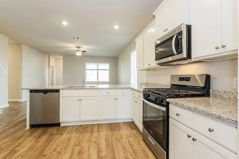 3 bed, 2.0 bath, 1579 sqft, $1,995 — Photo 4