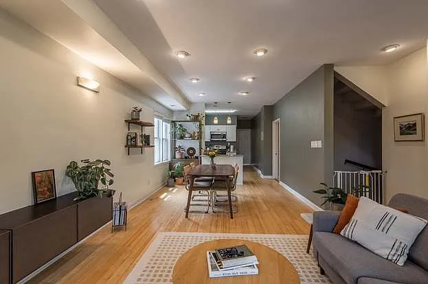 1734 N Rockwell St #2 — Photo 3