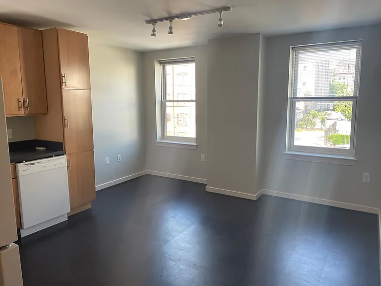 916 Saint Paul St #2B — Photo 2