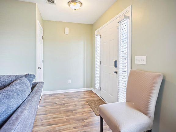 5th image of 6093 Village West Ln