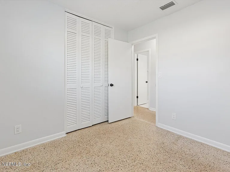 863 Westgate Dr — Photo 35