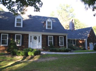 2 Woodcrest Dr, Saint James, NY 11780