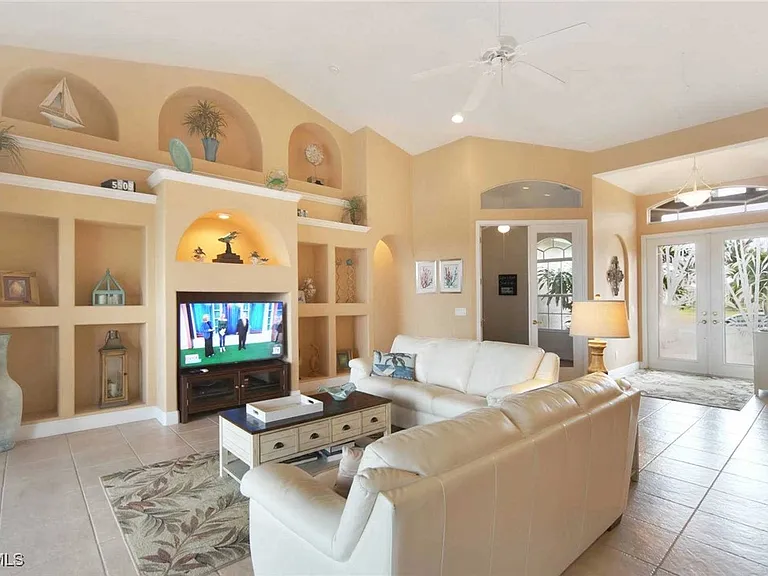 4114 NW 39th Ln — Photo 6